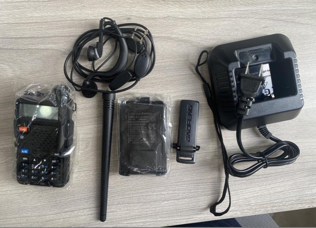 📻✨UV-5R Dual Band Ham Radio – Stay Connected Anywhere! 🌍🚶‍♂️