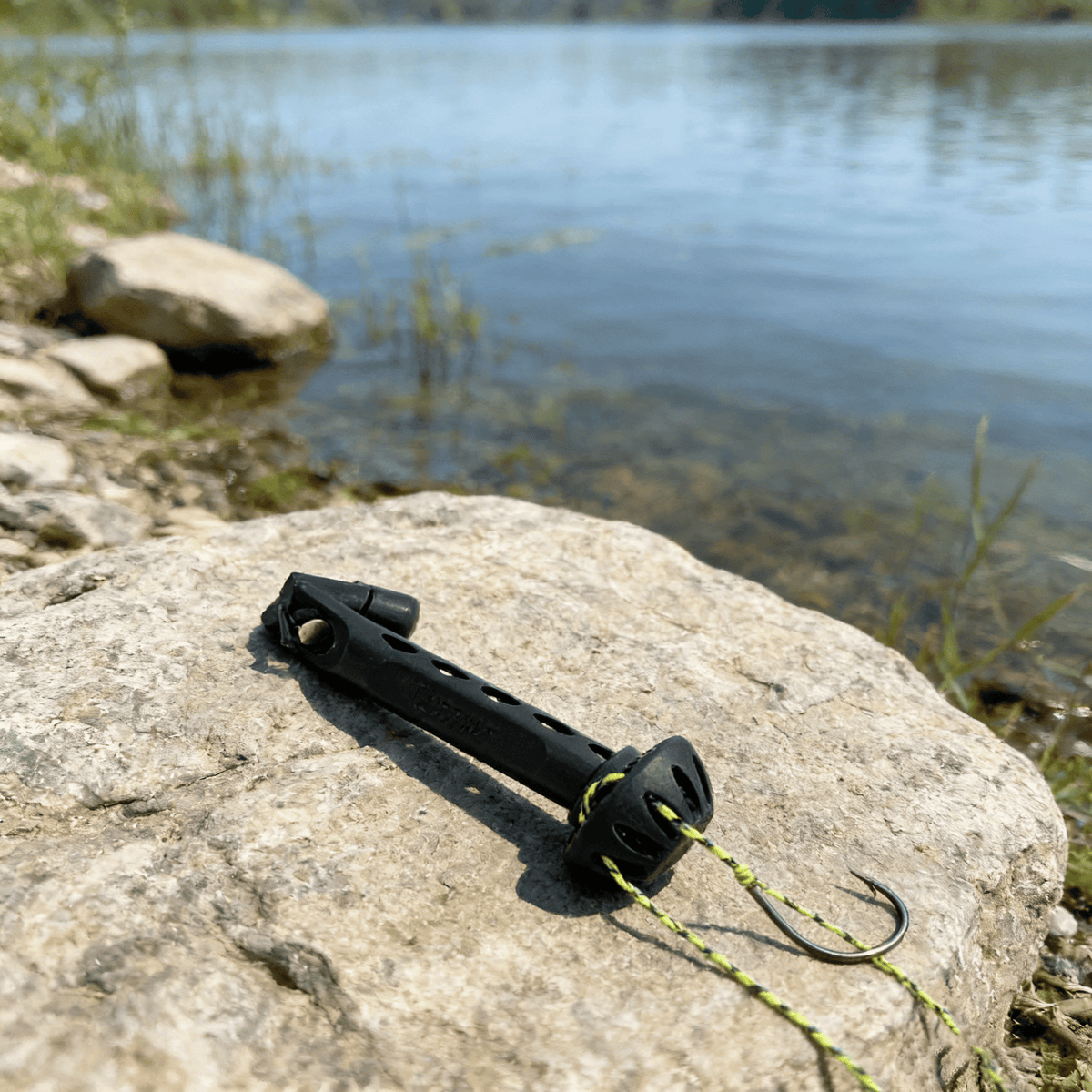 Fly Roost Magnetic Fly Threader